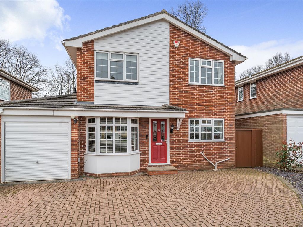 4 bed detached house for sale in The Brambles, Crowthorne, Berkshire