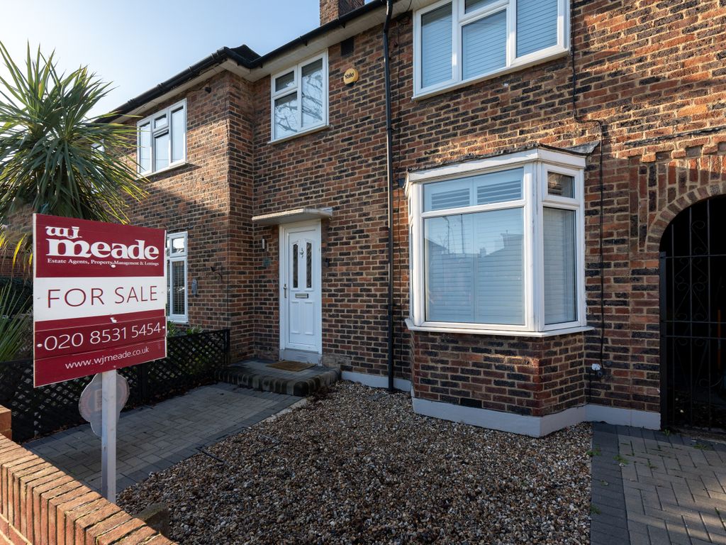 3 bed terraced house for sale in Withy Mead, London E4 Zoopla