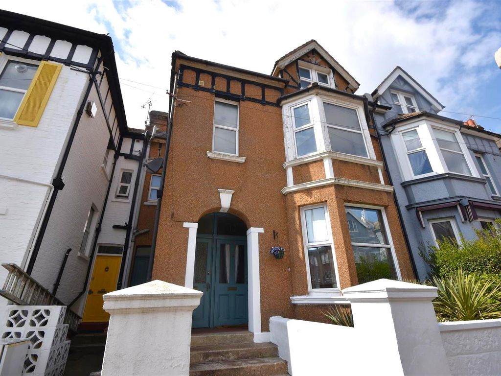 3 bed to rent in Wilton Road, Bexhill On Sea TN40, £1,000