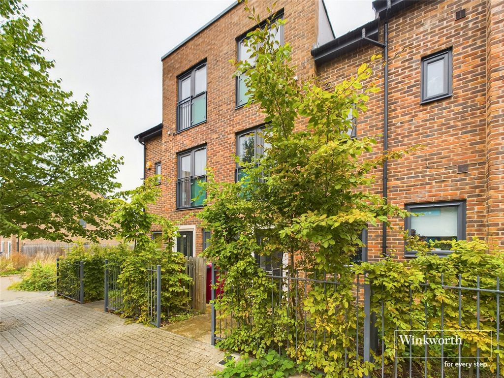 3 bed town house to rent in Spey Road, Tilehurst, Reading, Berkshire