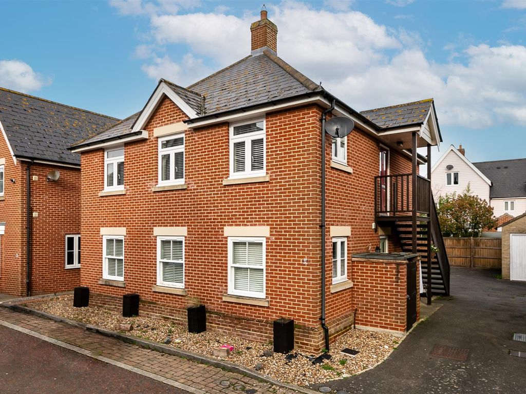 2 bed flat for sale in Saltings Crescent, West Mersea, Colchester CO5
