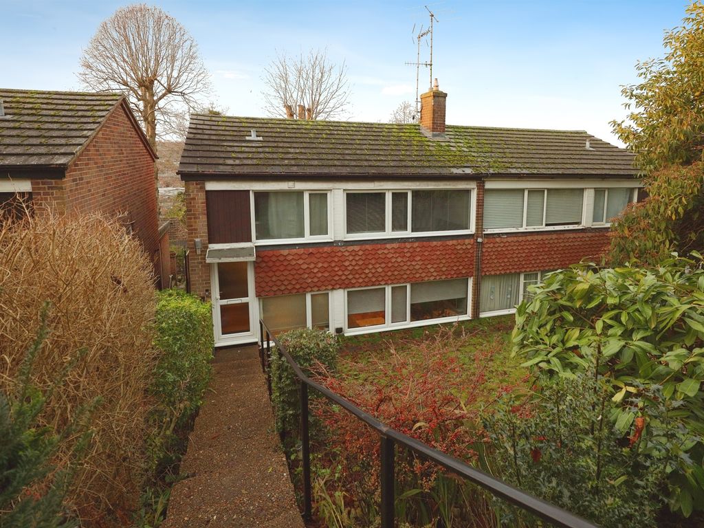 3 bed semidetached house for sale in Broadlands Avenue, Chesham HP5, £