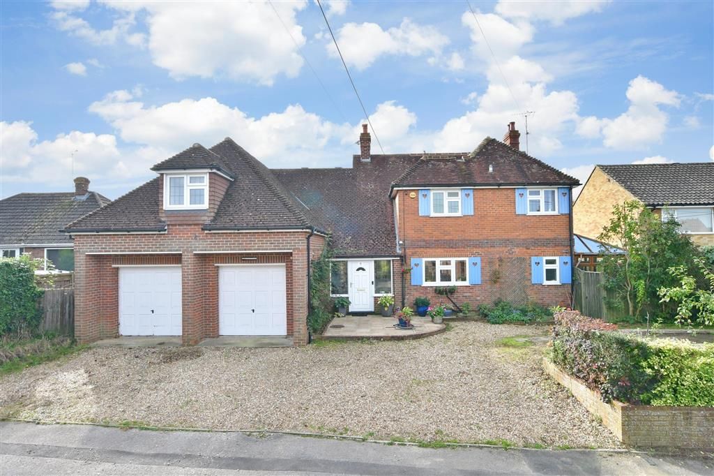 5 bed detached house for sale in Taylors Lane, Lindford, Bordon