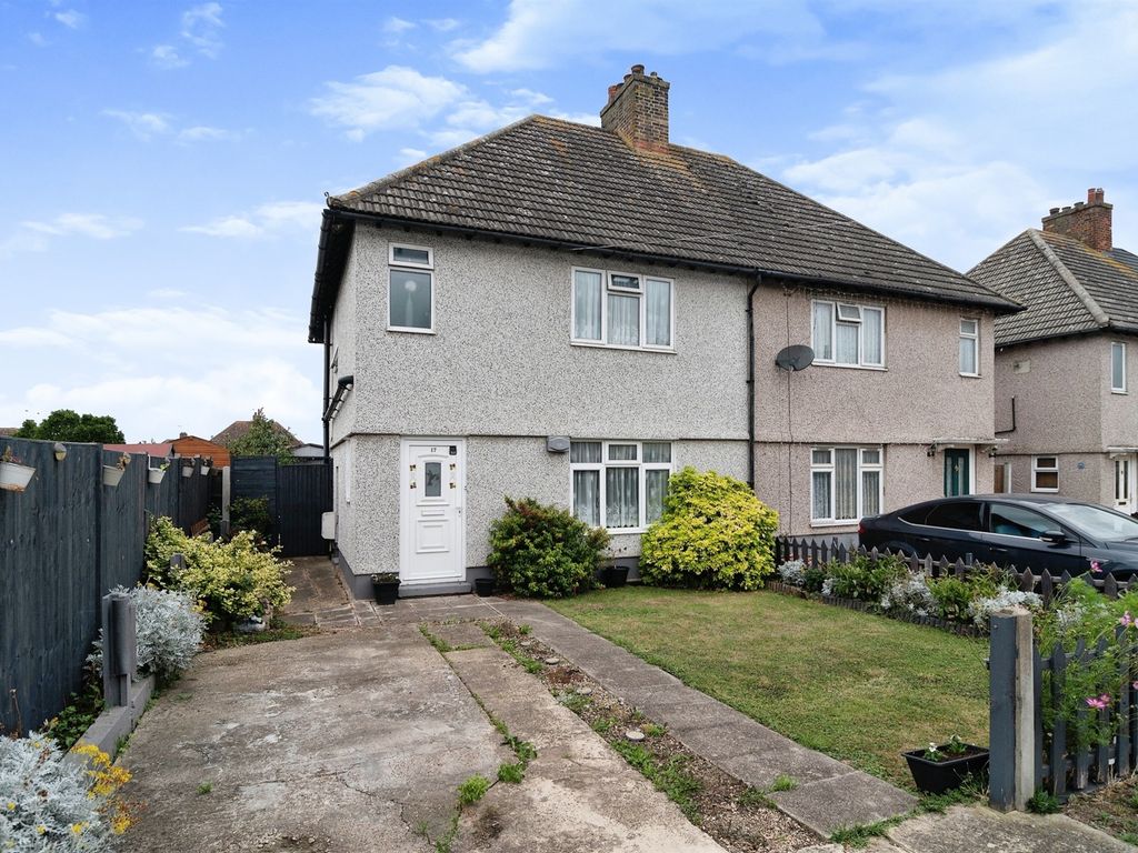 3 bed semidetached house for sale in Spencer Walk, Tilbury RM18, £