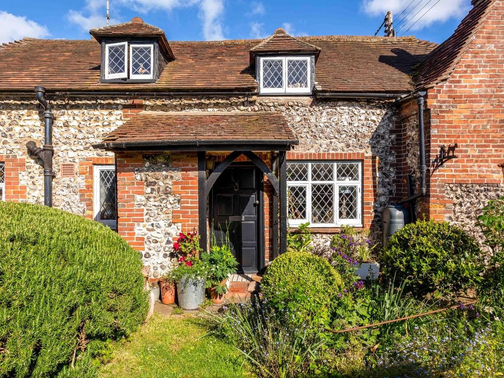 2 bed cottage for sale in High Street, Upper Beeding, Steyning BN44