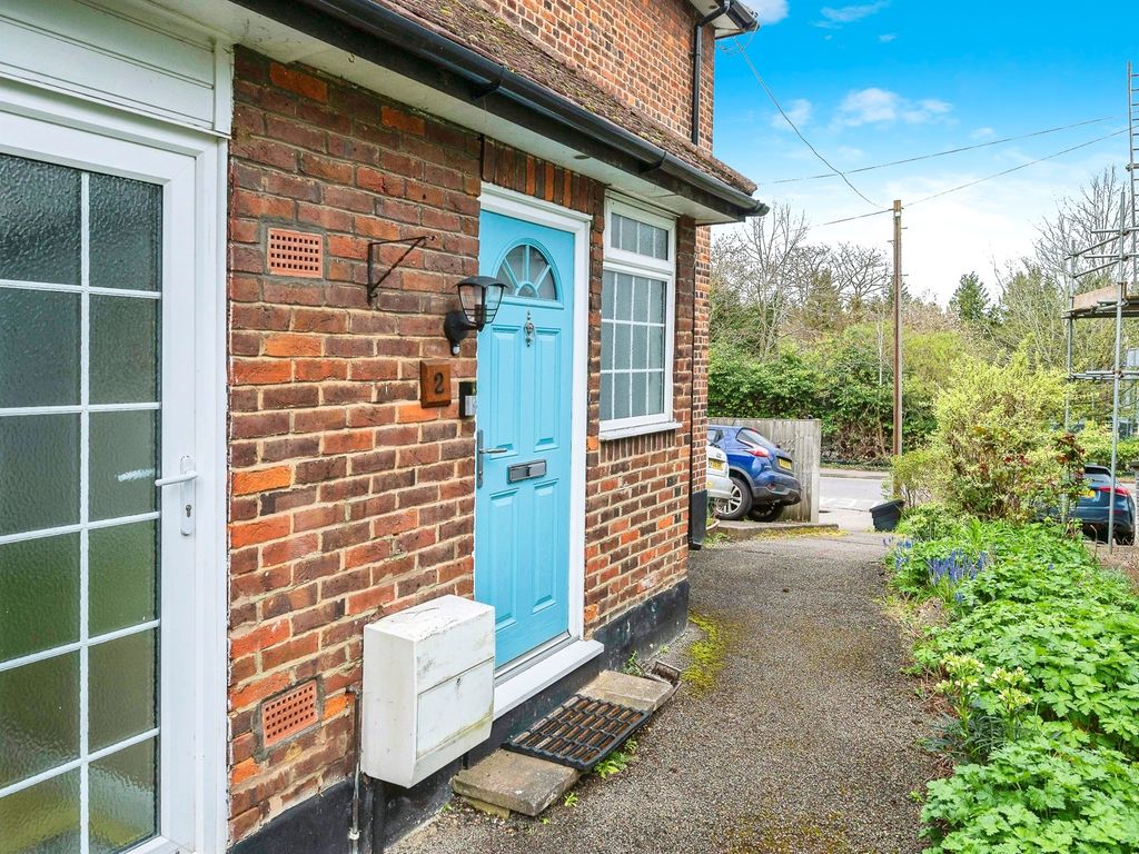 2 bed flat for sale in Apsley Grange, Hemel Hempstead HP3, £280,000