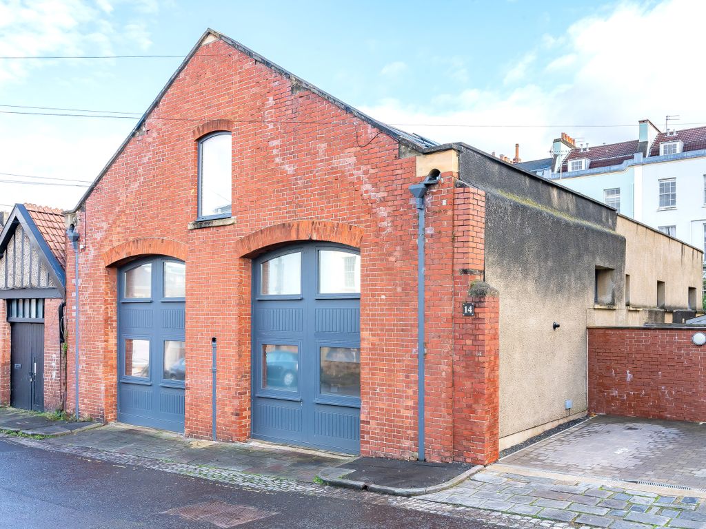 2 bed flat for sale in Wetherell Place, Clifton, Bristol BS8, £425,000