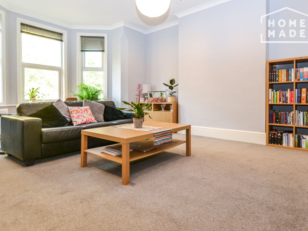 3 bed flat to rent in Blenheim Gardens, Willesden Green NW2, £2,600 pcm