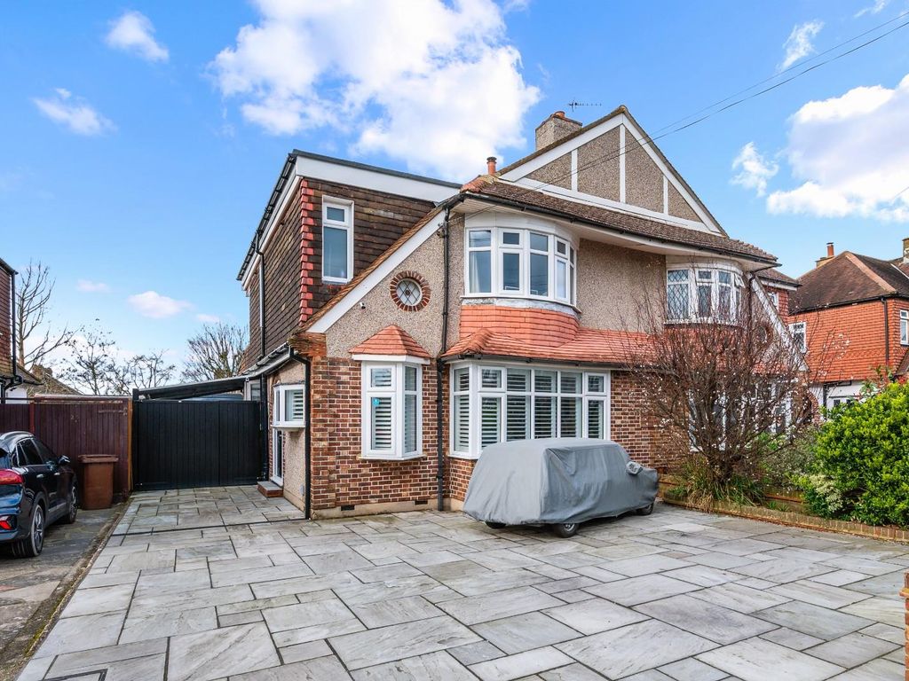4 bed semidetached house for sale in Bradstock Road, Stoneleigh, Epsom