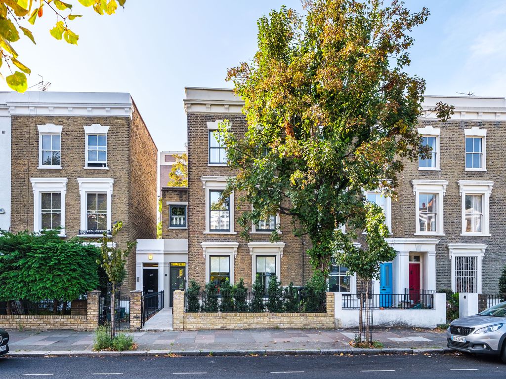 4 bed end terrace house for sale in Southgate Road, London N1, £