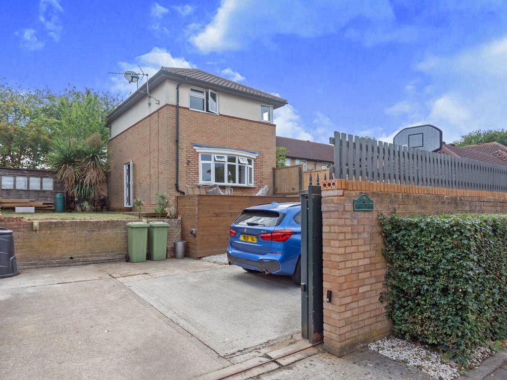 3 bed detached house for sale in Cornbury Crescent, Downhead Park