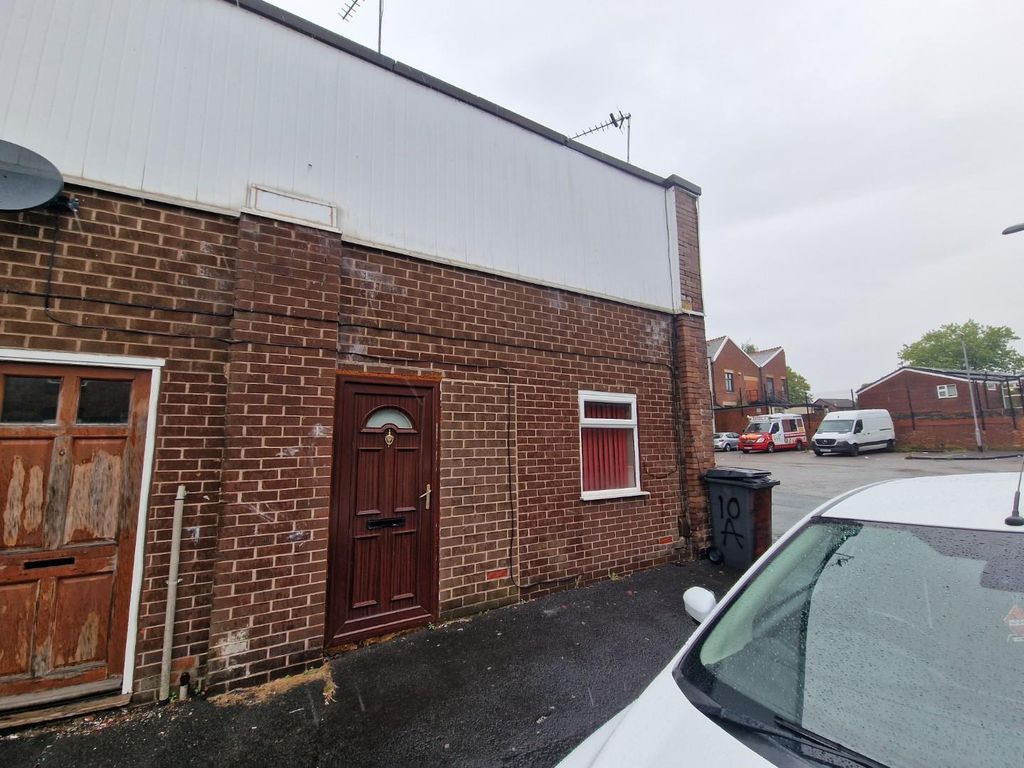 10A Moorcroft Street, Oldham OL8  