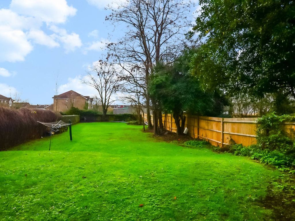 2 bed flat for sale in Ellison Road, Streatham Common, London SW16, £