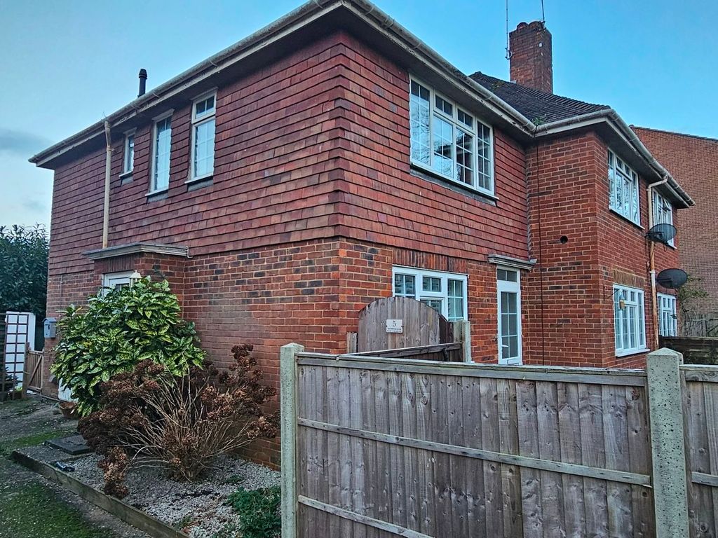 2 bed for sale in Southwick Close, East Grinstead RH19, £290,000 Zoopla