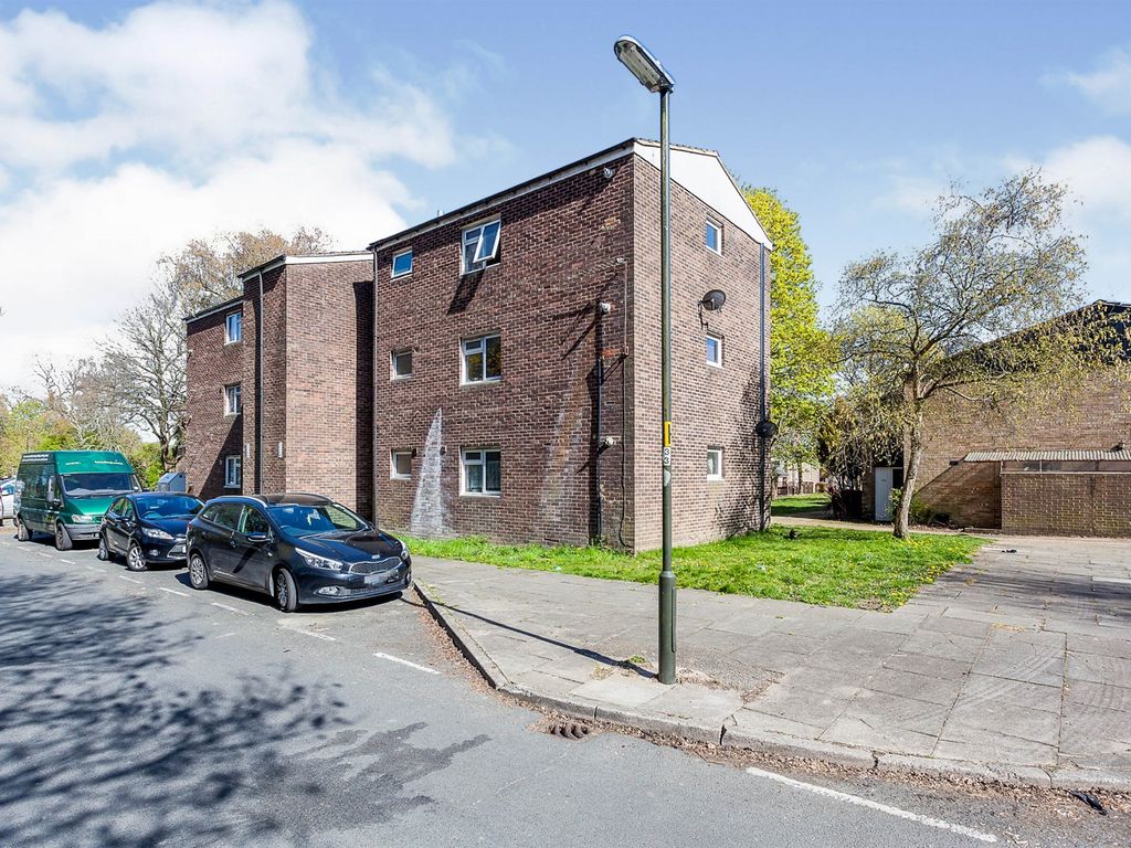 1 bed flat for sale in Fennel Crescent, Crawley RH11 Zoopla