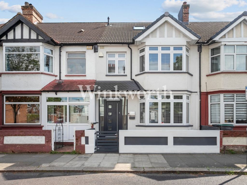 4 bed terraced house for sale in Road, London N17, £750,000