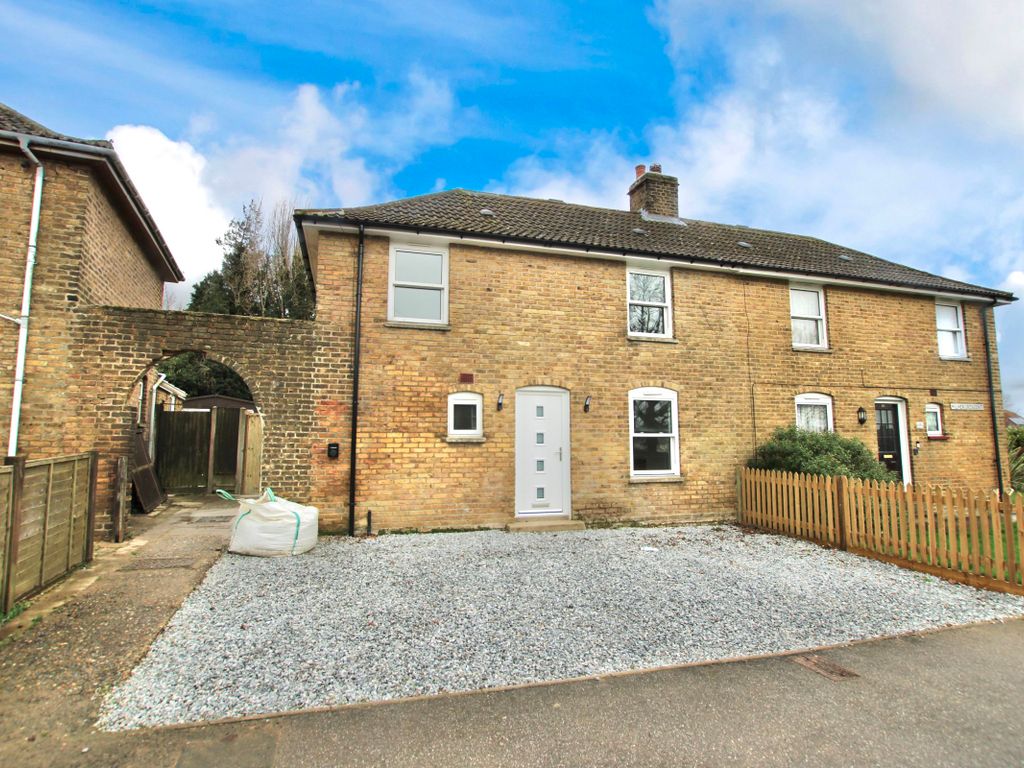 3 bed semidetached house for sale in Milner Crescent, Aylesham