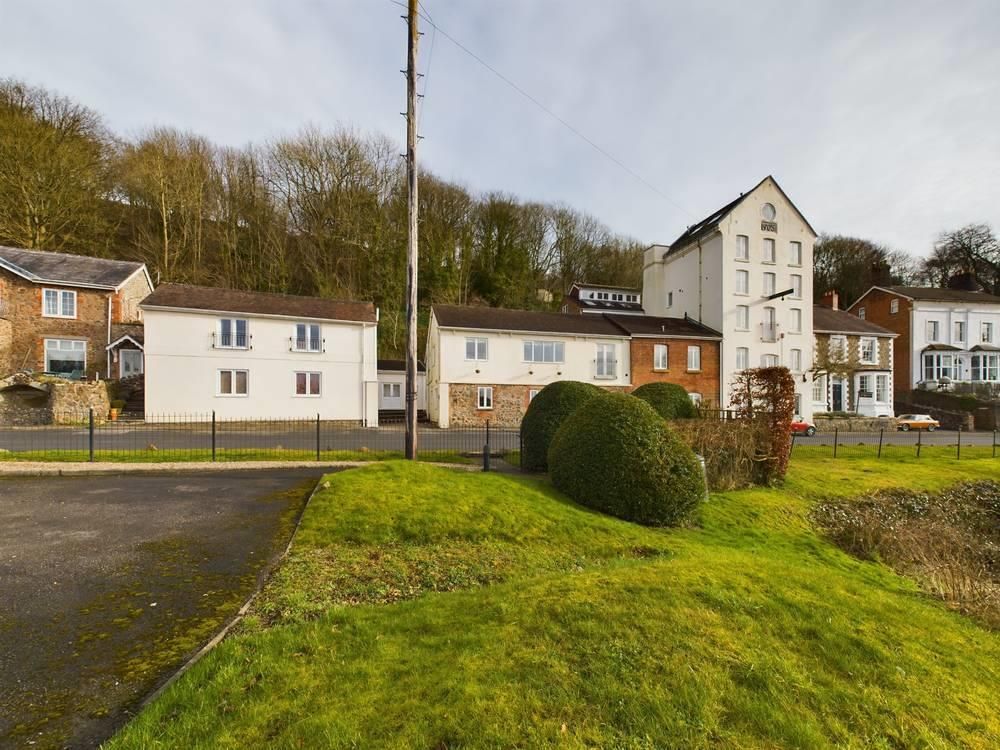 2 bed mews for sale in West Malvern Road, Malvern WR14, £300,000 Zoopla
