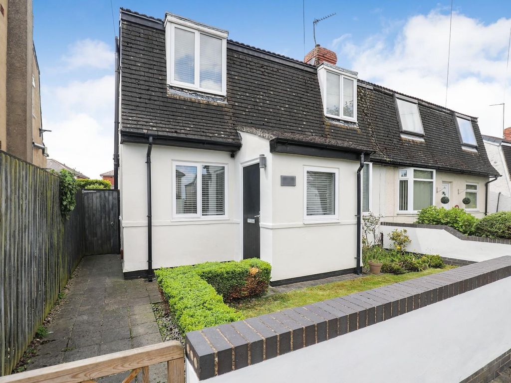 3 bed property for sale in Crab Lane, Harrogate, North Yorkshire HG1, £