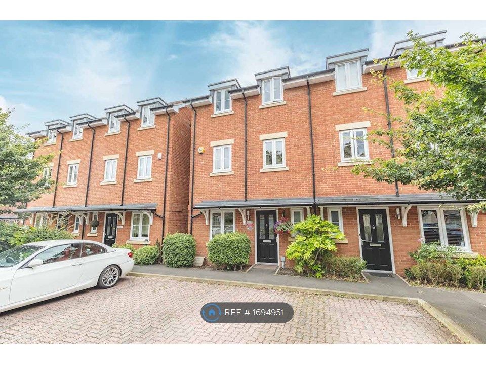 5 bed semidetached house to rent in Foxherne, Slough SL3 Zoopla