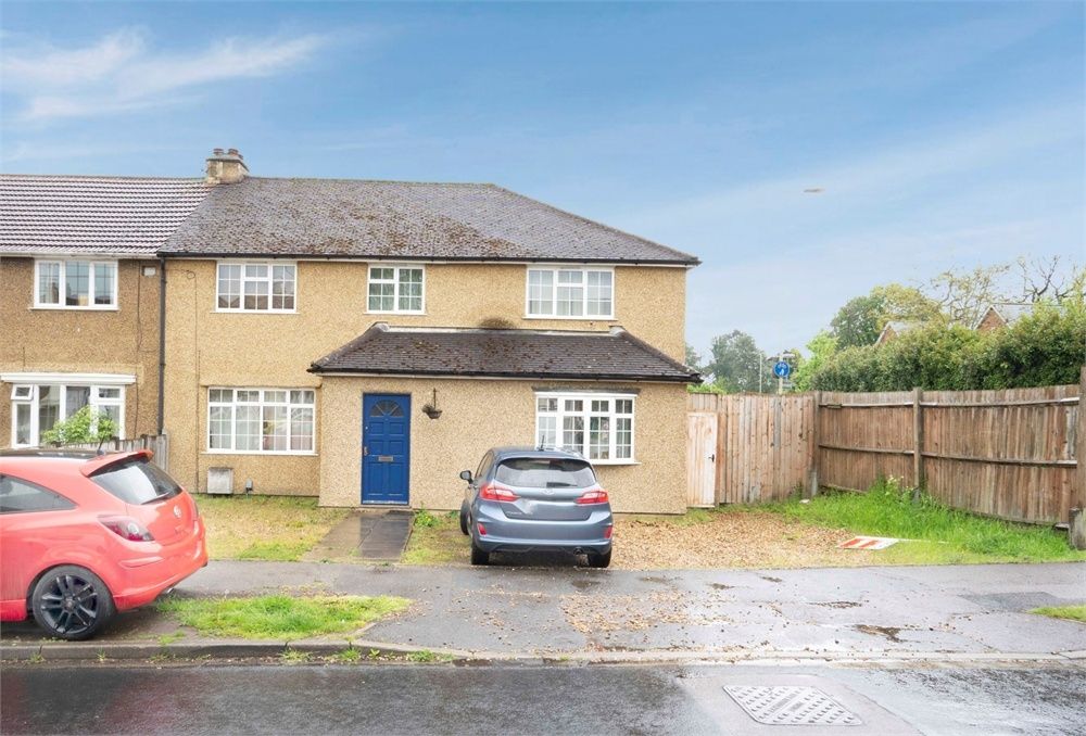 4 bed end terrace house for sale in Coombes Road, London Colney, St