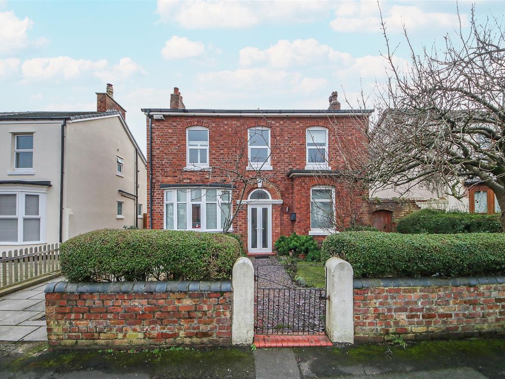 3 bed detached house for sale in Kent Road, Birkdale, Southport PR8, £