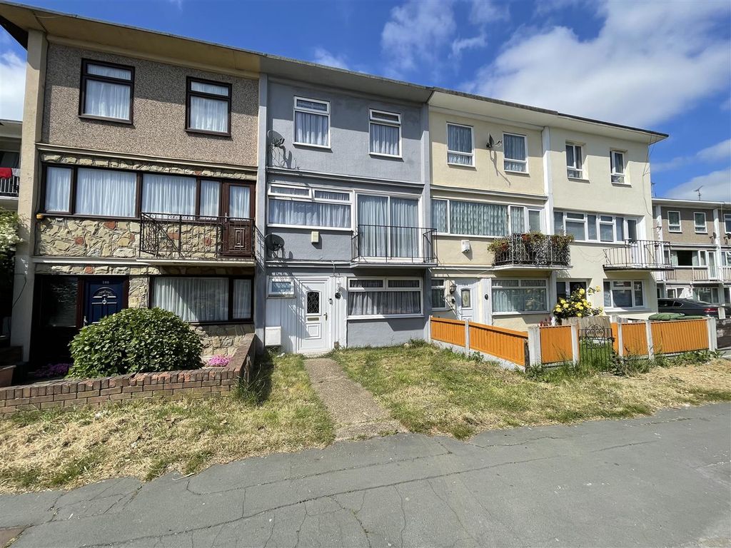 3 bed terraced house for sale in Long Riding, Basildon SS14 Zoopla