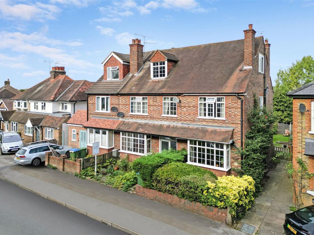3 bed terraced house for sale in Common Road, Claygate, Esher KT10, £