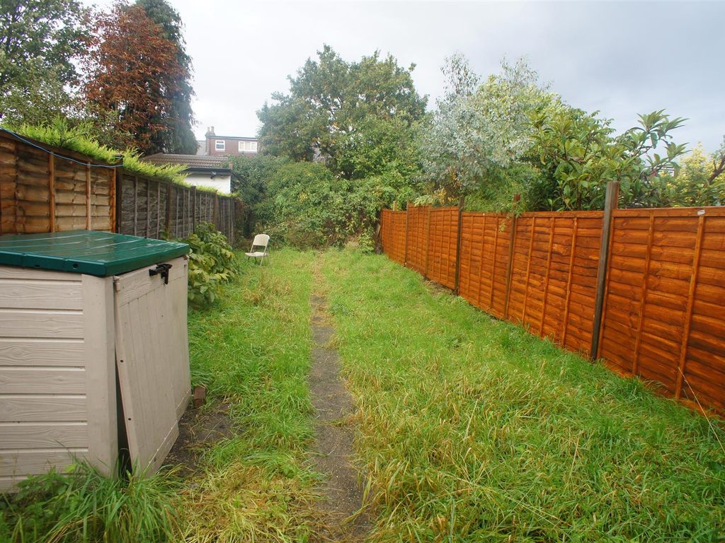 3 bed property to rent in Orchard Road, Ponders End, Enfield EN3, £