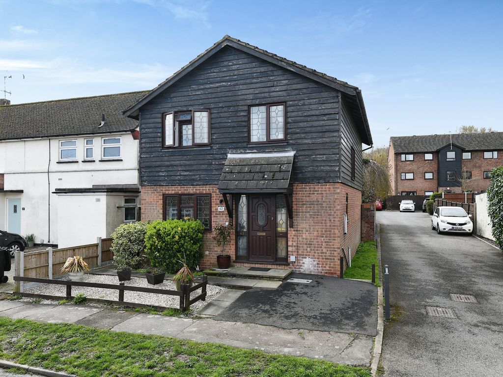 4 bed detached house for sale in Broomwood Gardens, Pilgrims Hatch