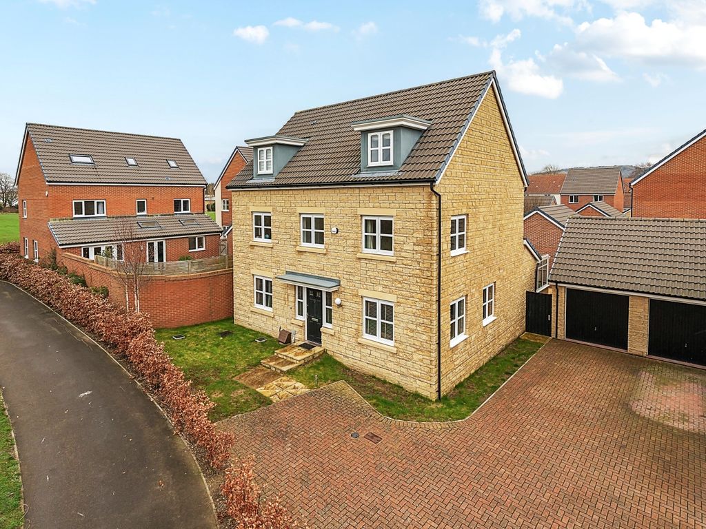 5 bed detached house for sale in Spinners Road, Brockworth, Gloucester