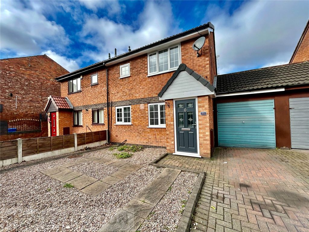 3 bed semidetached house to rent in Averill Street, Newton Heath