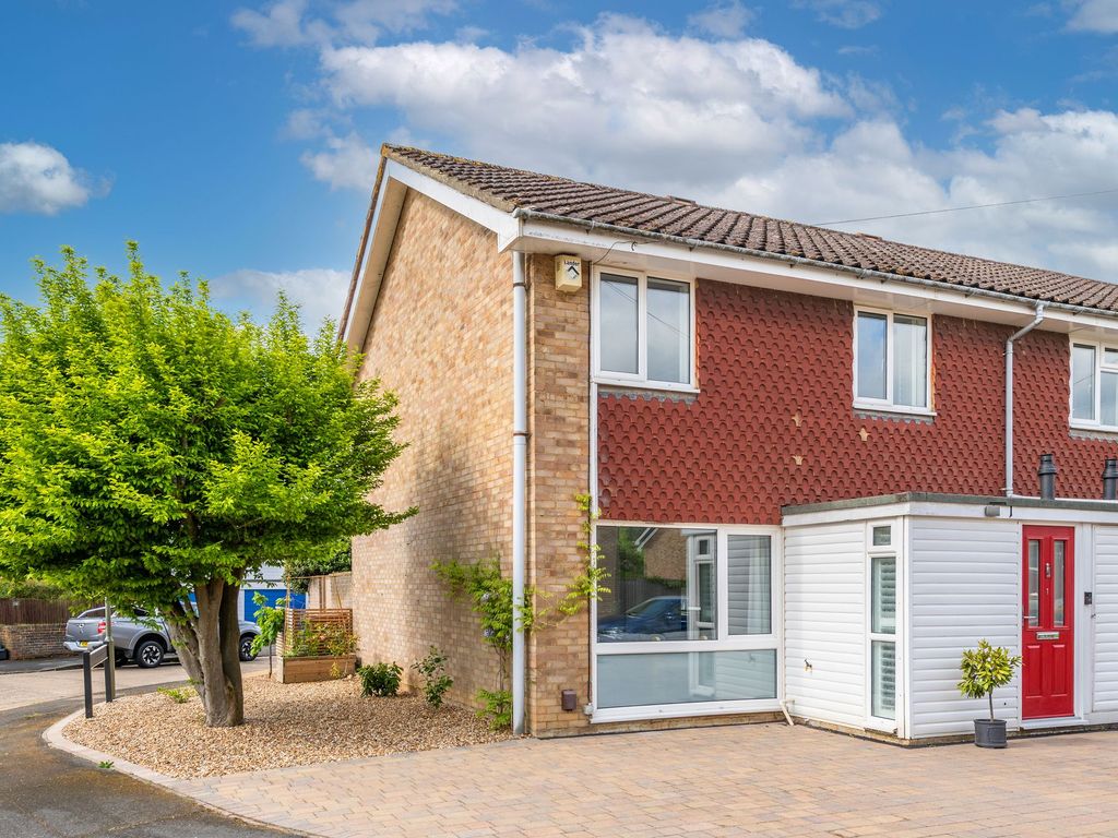 3 bed end terrace house for sale in Summerly Avenue, Reigate RH2, £