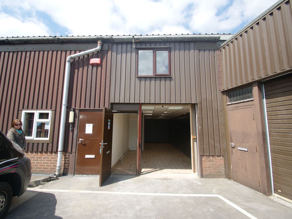 Light industrial to let in Kenyons Yard, Weyhill Road, Andover, Andover