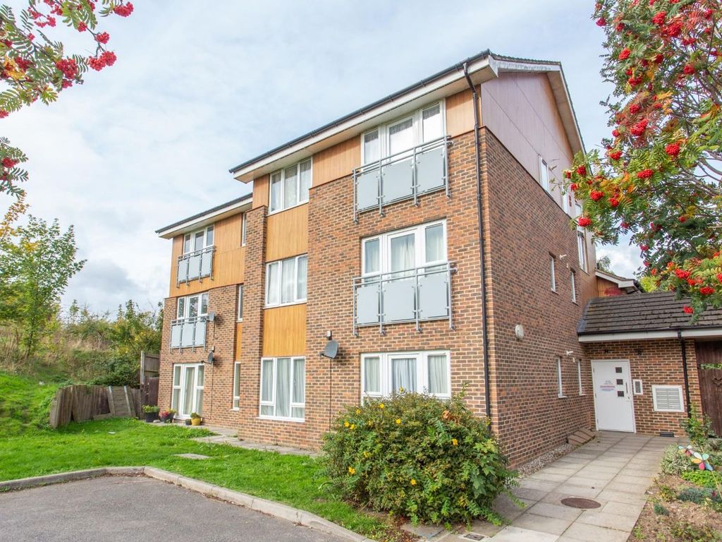 1 bed flat to rent in Whiting Crescent, Faversham ME13, £850 pcm Zoopla