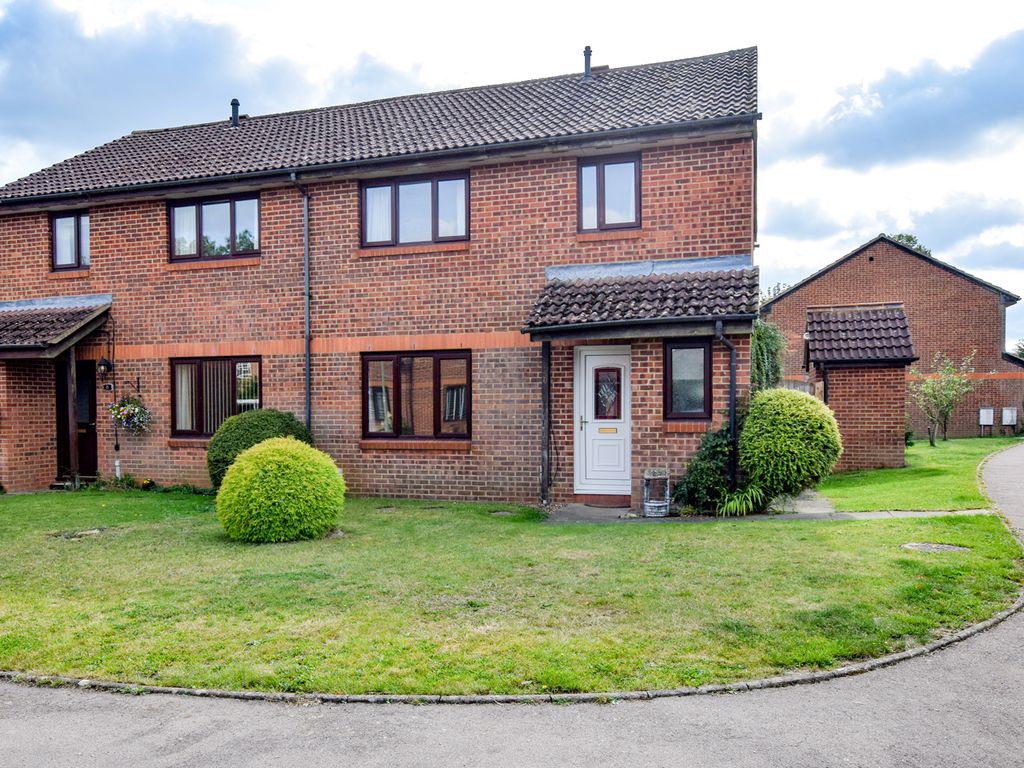3 bed semidetached house to rent in Truemper Grove, Caversfield