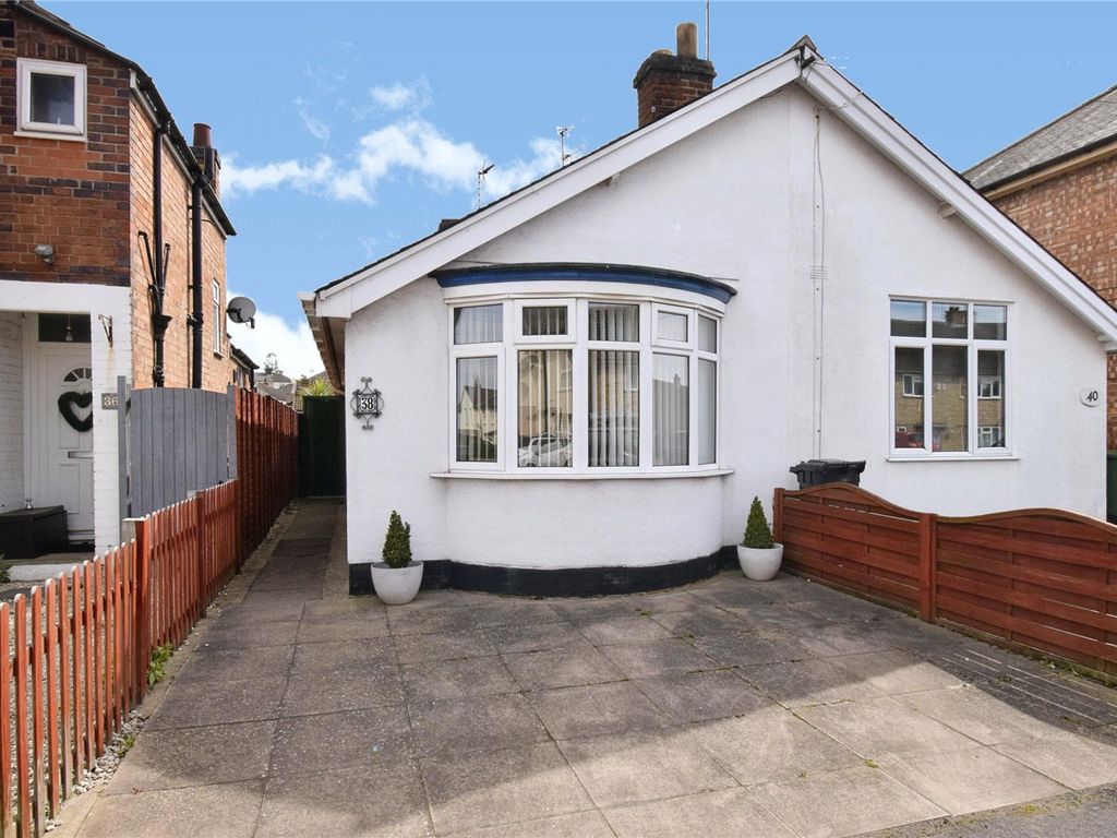 2 bed bungalow for sale in Horsewell Lane, Wigston, Leicestershire LE18