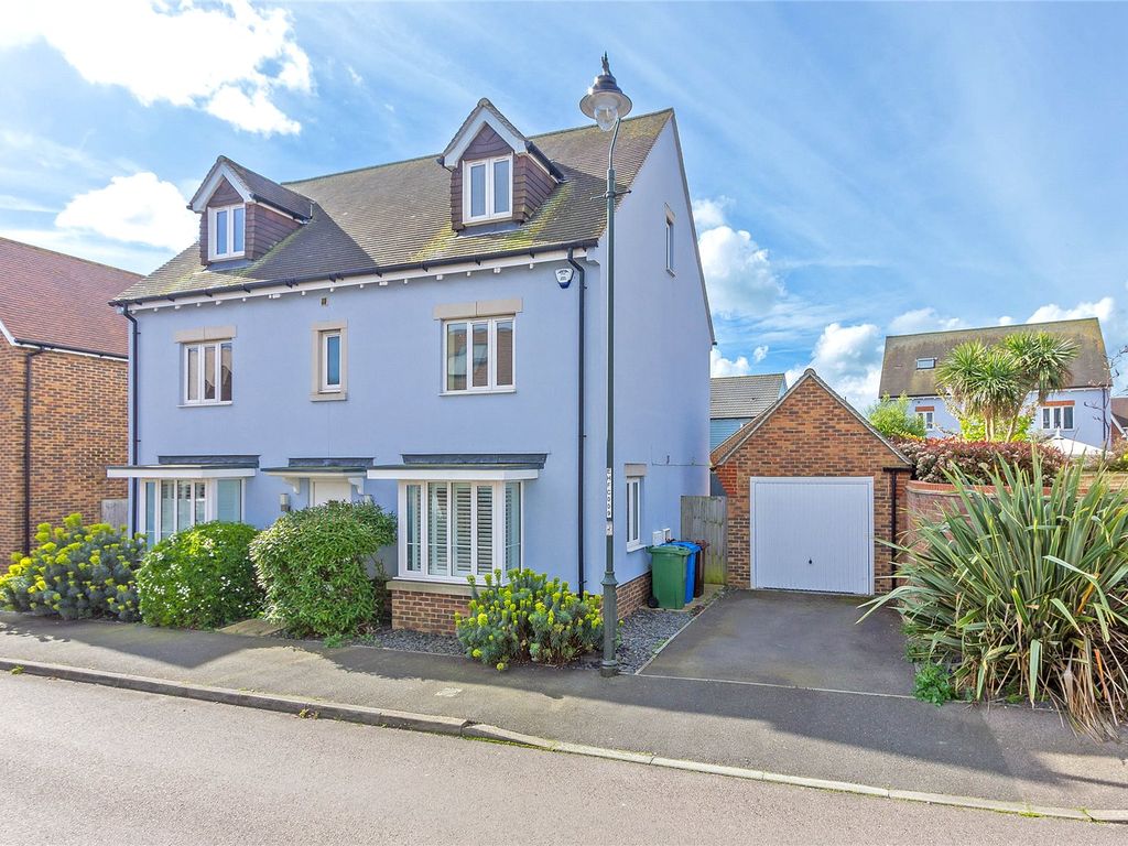 5 bed detached house for sale in Helen Thompson Close, Iwade