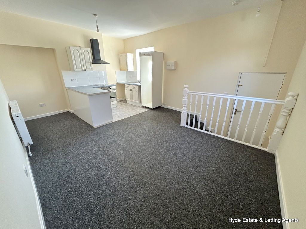 2 bed flat to rent in Church Street, Westhoughton, Bolton BL5, £795 pcm