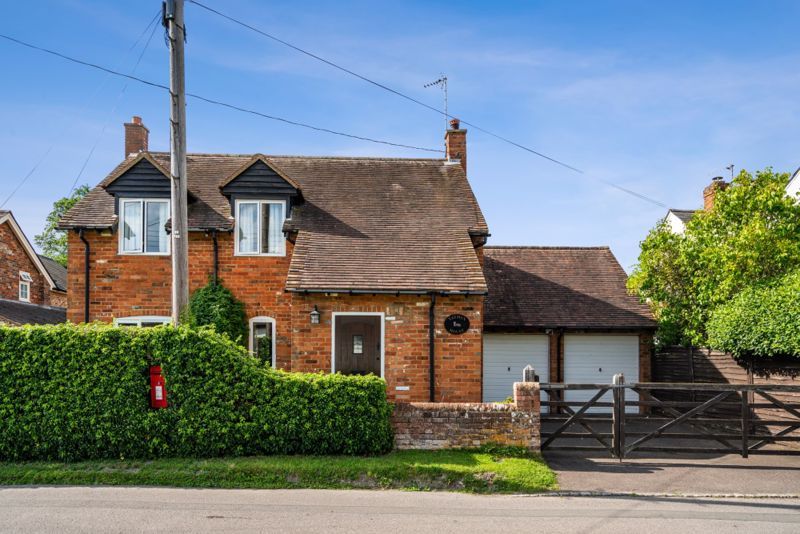 4 bed detached house for sale in Crowbrook Road, Askett, Princes