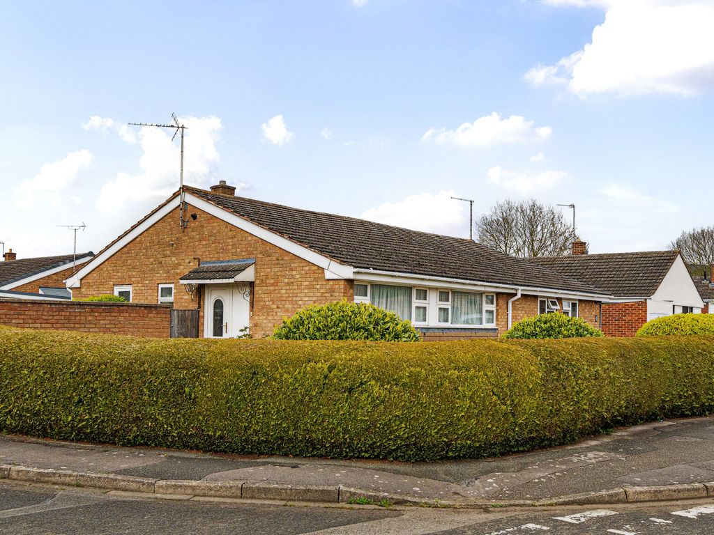 2 bed bungalow for sale in Harpfield Road, Cleeve, Cheltenham