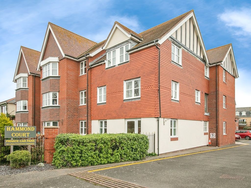 2 bed property for sale in Connaught Avenue, FrintonOnSea CO13, £