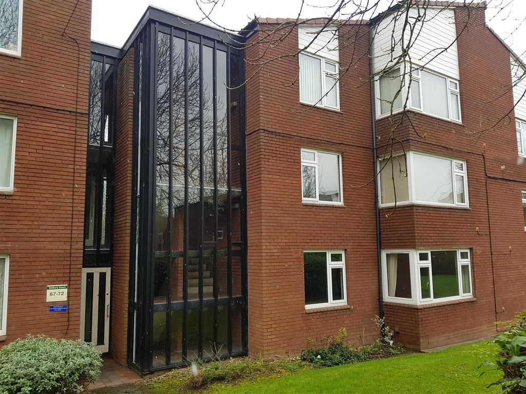 2 bed flat to rent in Delbury Court, Hollinswood, Telford, Shropshire
