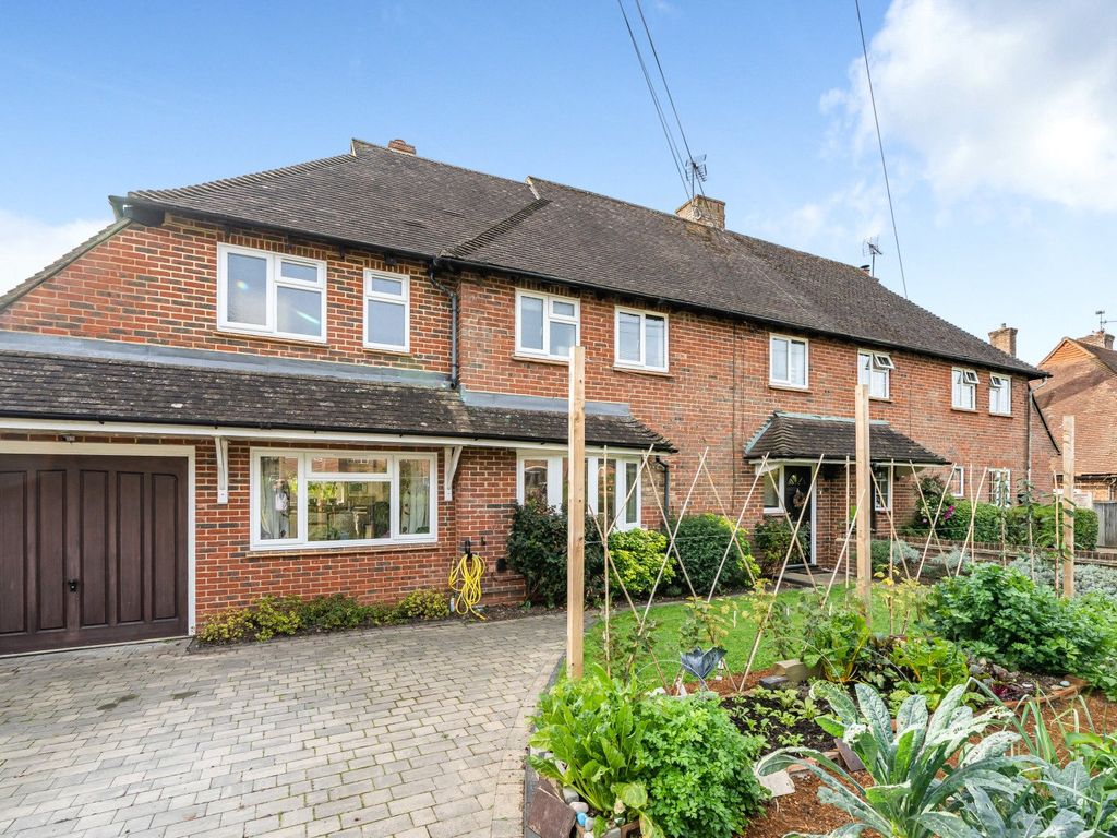 4 bed semidetached house for sale in Glebe Road, Cranleigh GU6, £