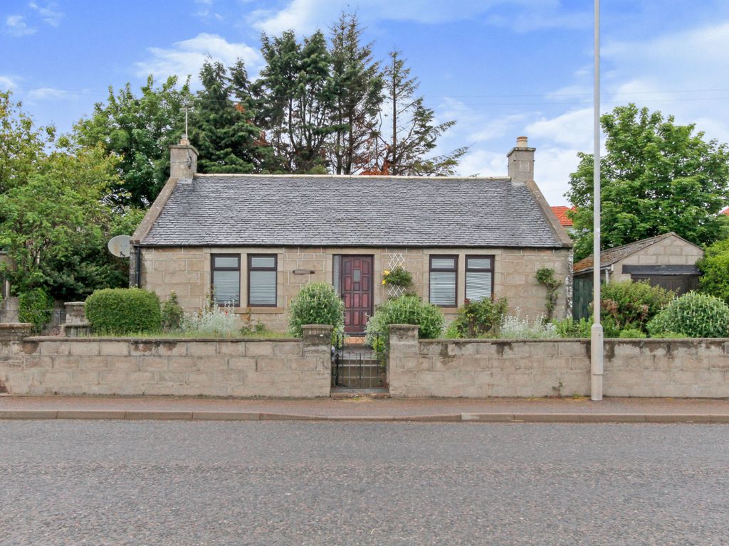 2 bed bungalow to rent in Coulardbank Road, Lossiemouth, Morayshire
