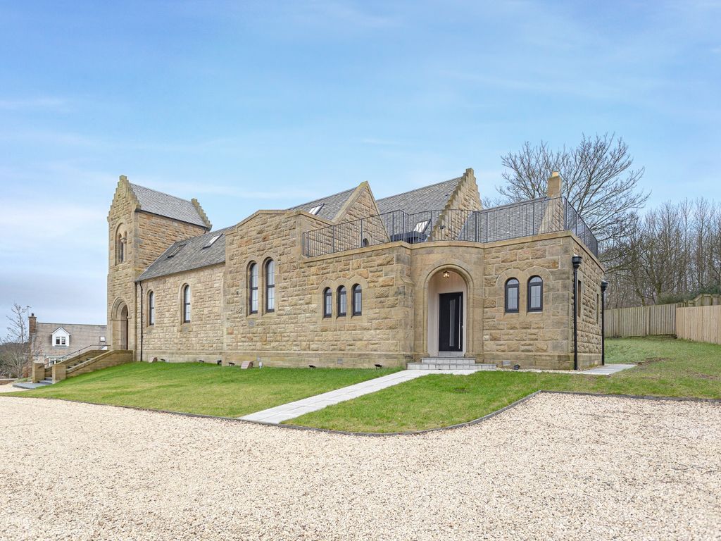 5 bed semidetached house to rent in Church Street, High Bonnybridge