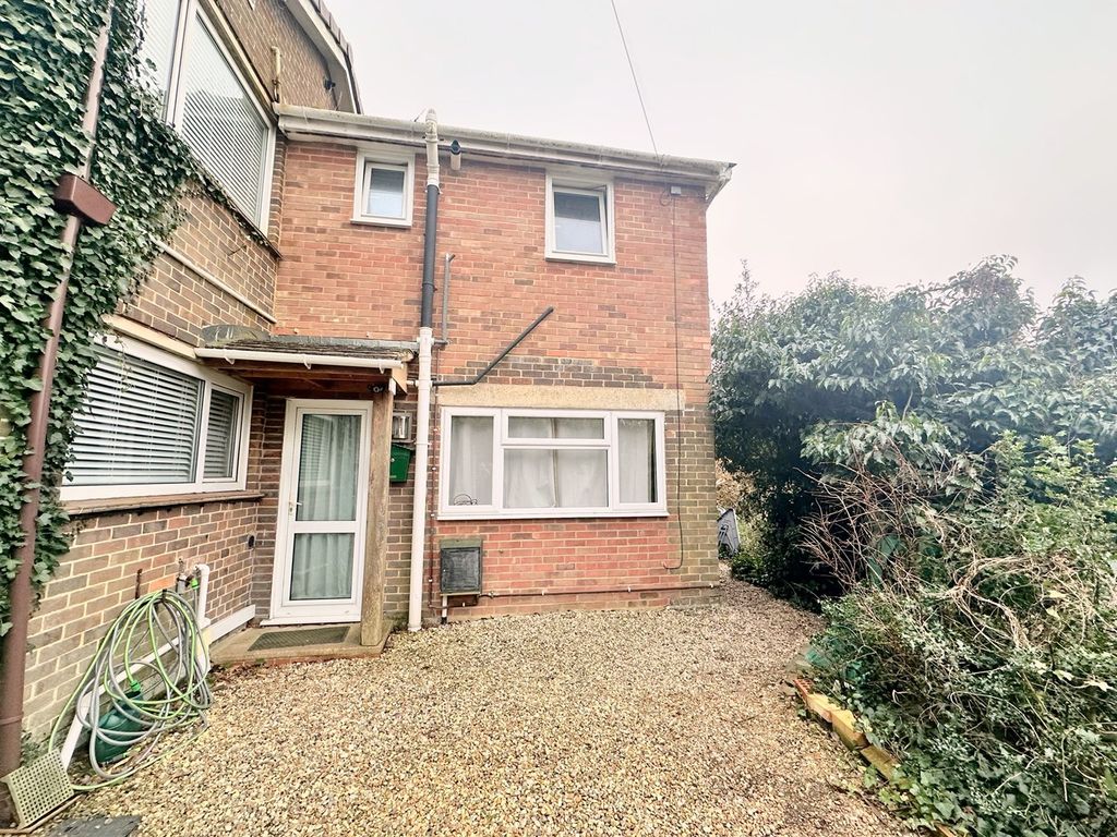 1 bed flat to rent in Hollington Park Road, St LeonardsOnSea TN38, £