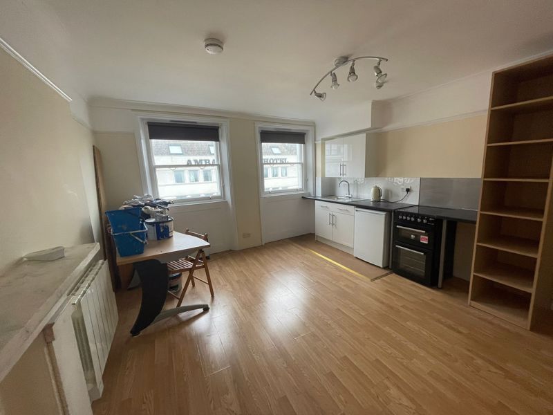 1 bed flat to rent in Large, Bright, Double Studio, Collingham Road