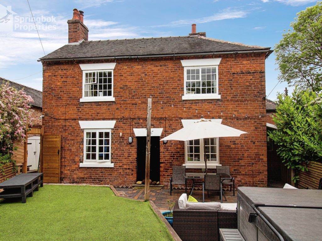 4 bed semidetached house for sale in Sandon Road, Stone, Staffordshire