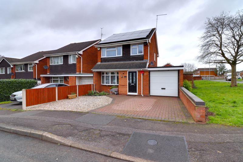 3 bed link detached house for sale in Longshore Close, Burton Manor, Stafford ST17, £220,000